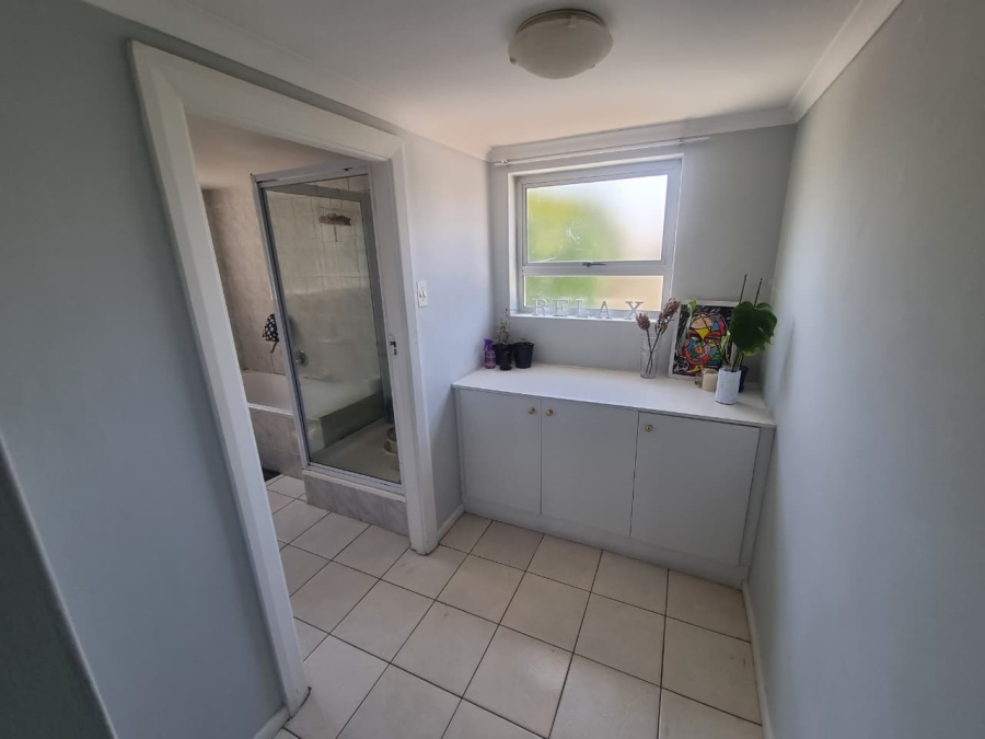 To Let 4 Bedroom Property for Rent in Claremont Western Cape